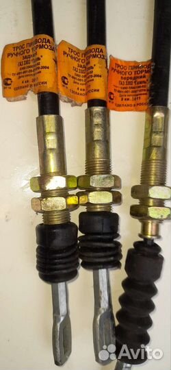 Трос ручного тормоза