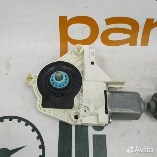 Моторчик стеклоподьемника задний Audi Q3 8U 2013