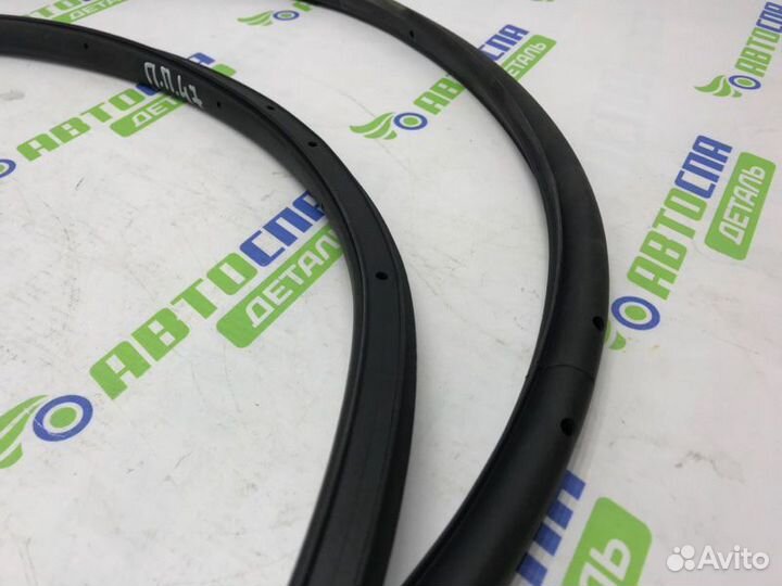 Уплотнитель двери передний правый Mazda Cx-30