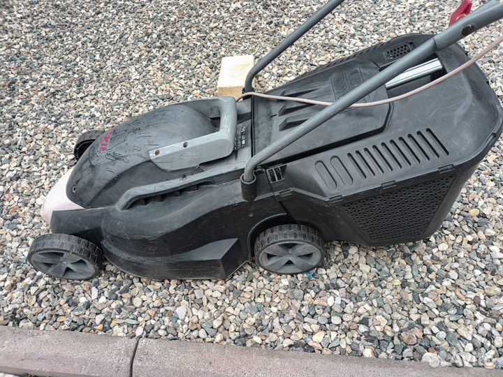 Газонокосилка электрическая