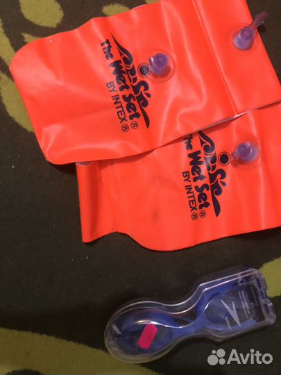 Детские нарукавники и очки для бассейна