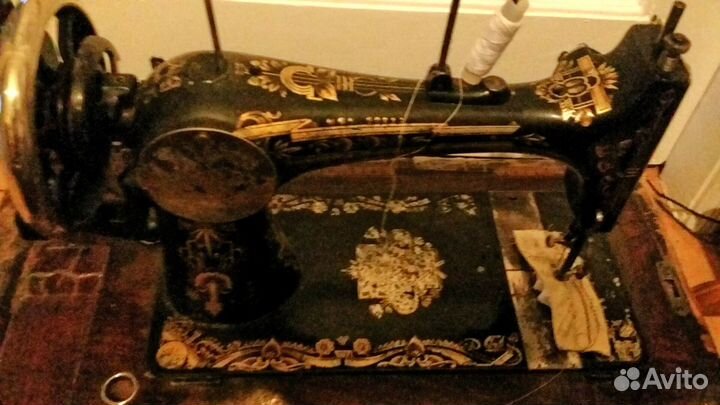 Швейная машинка Kaiser в рабочем состоянии