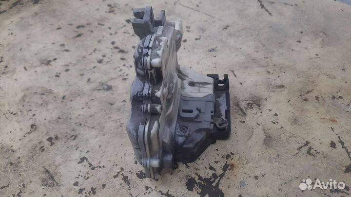 Замок задней правой двери passat b6