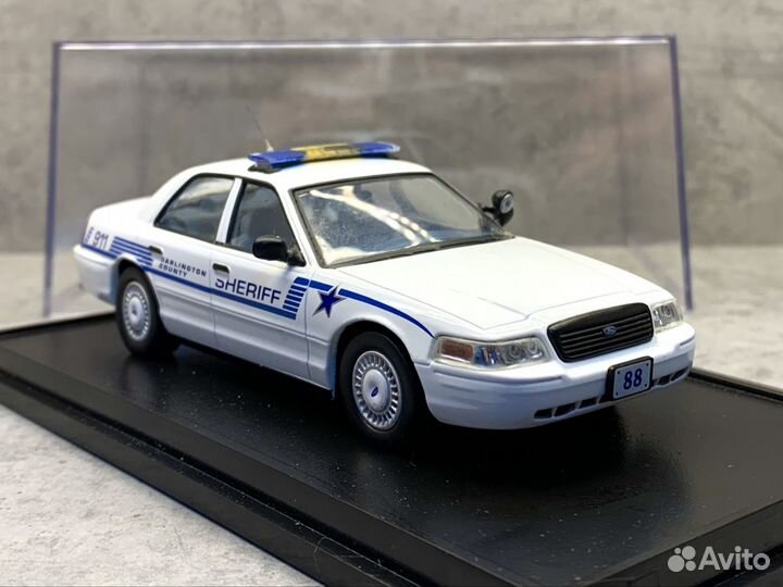 Коллекционная модель Ford Crown Victoria 1:43