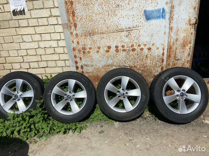 Continental ContiVikingContact 7 215/65 R17