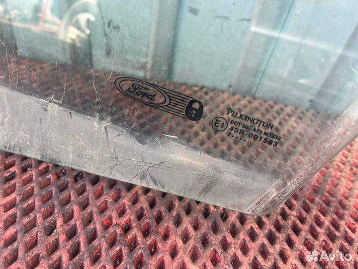 Стекло двери переднее левое Ford Fusion 2007