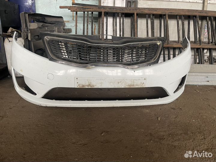 Бампер белый kia rio 2011-2015 + решетка