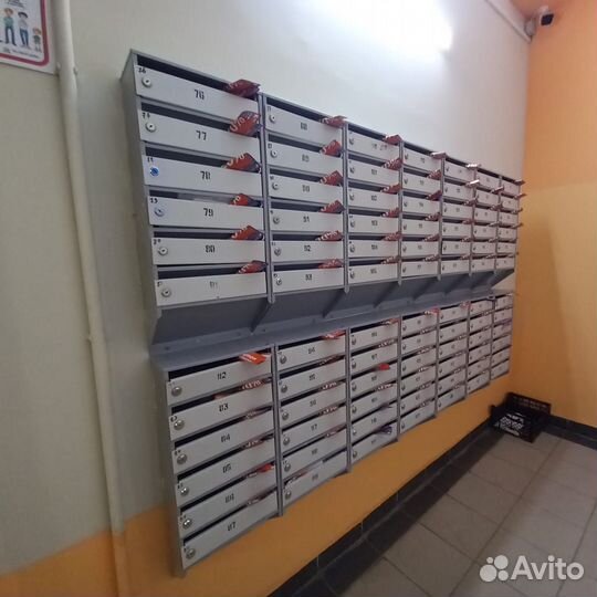 Расклейка объявлений, Распространение листовок