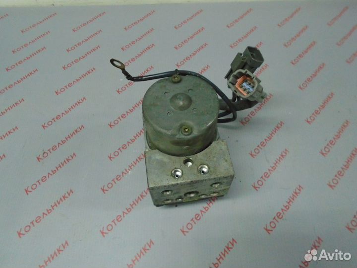 Nissan 47600-5J000 Блок ABS