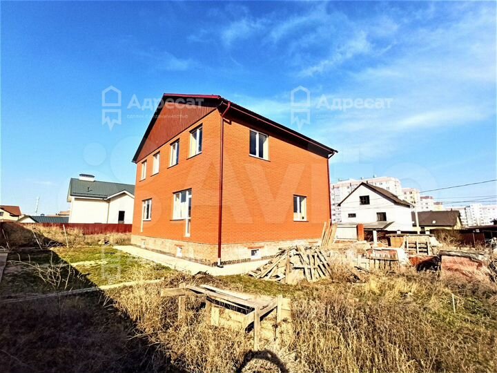 Коттедж 373,5 м² на участке 9,1 сот.