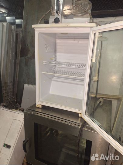 Холодильный шкаф бирюса