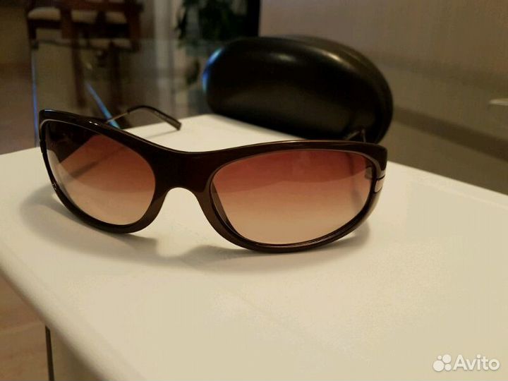 Очки солнцезащитные Prada