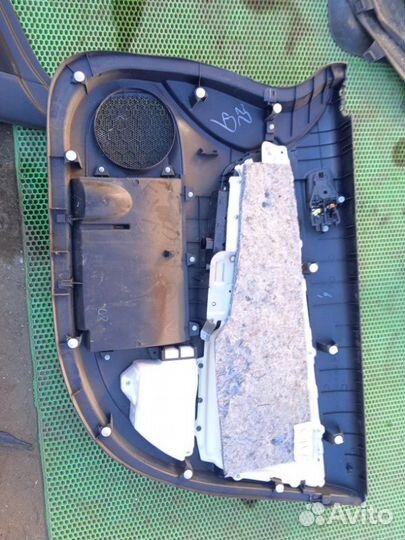 Обшивка карта двери передняя левая Mitsubishi