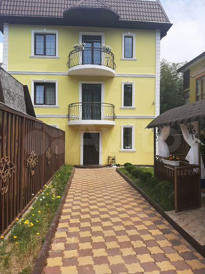 Дом 388 м² на участке 5,5 сот.