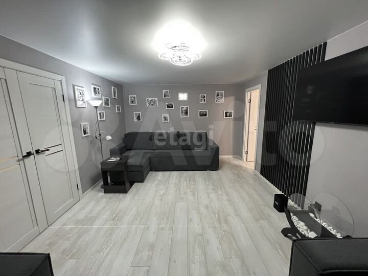 2-к. квартира, 60 м², 1/9 эт.