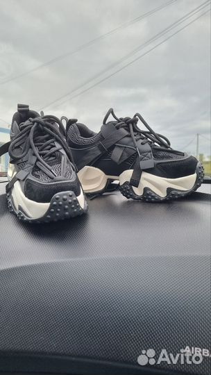 Кроссовки женские