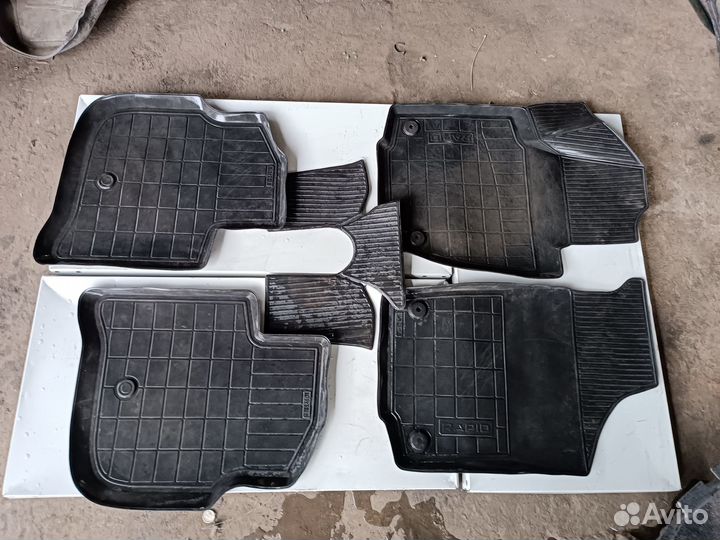 Коврик резиновый Skoda Rapid