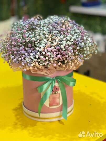 Гипсофилы в шляпной коробке