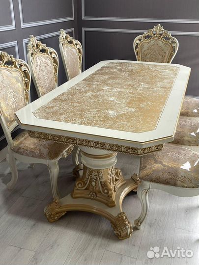 Кухонный стол и стулья