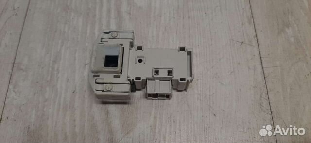 Замок люка убл DM070 для стиральных машин