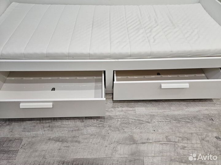 Кровать IKEA Бримнес