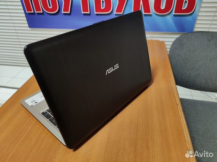 Ноутбук Asus б/у / как новый /ssd
