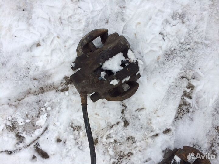 Суппорт тормозной задний Mercedes Benz W220 5.0