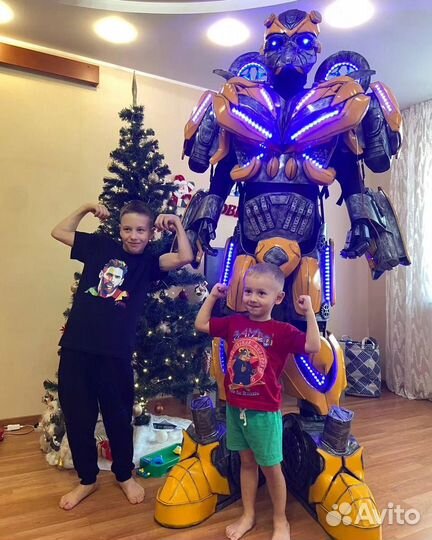 Аниматор робот Бамблби