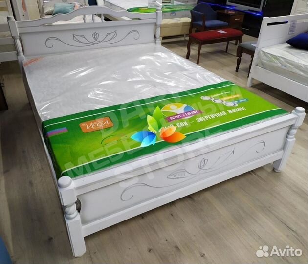 Кровать массив