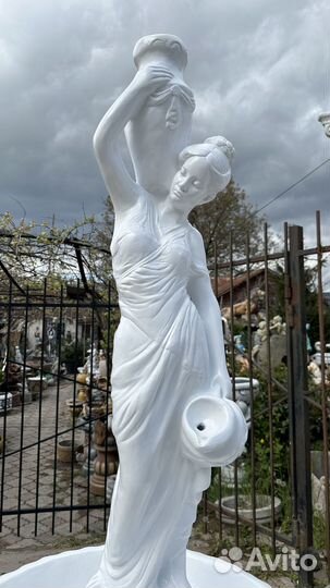 Фонтан Девушка с кувшинами