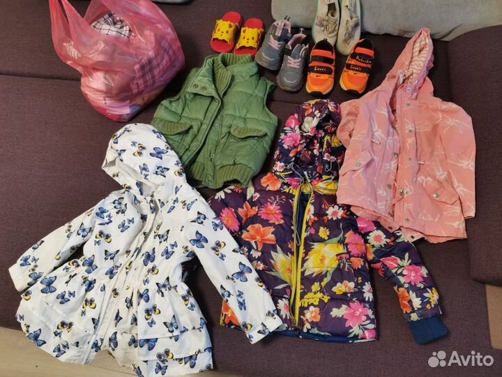 Куртки, кросовки 4,5 лет