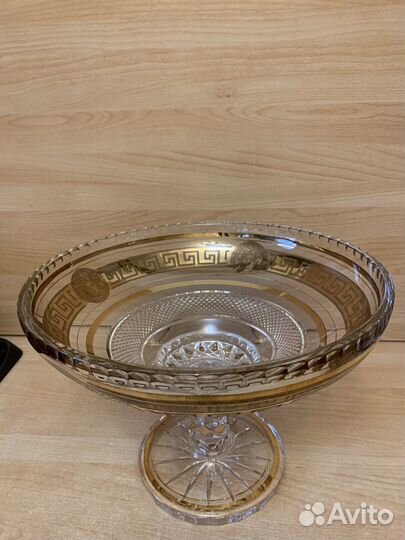 Хрустальная ваза на ножке для фруктов