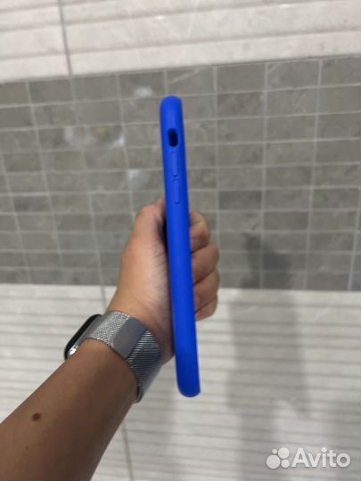 Силиконовый чехол на iPhone 11, синий