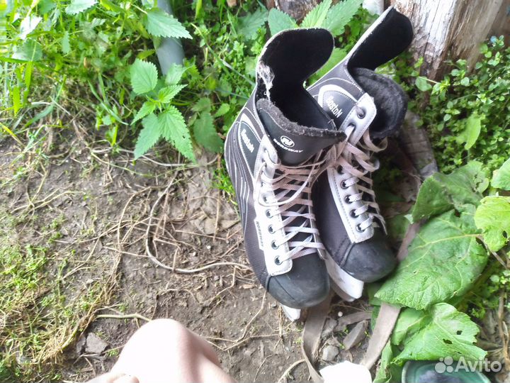 Коньки хоккейные