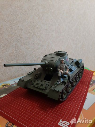 Модель легендарного советского танка Т-34-85