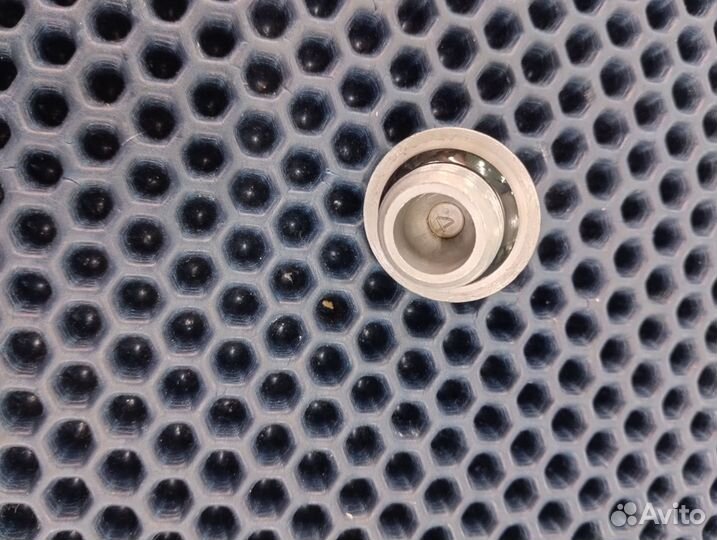 Suzuki RF900R T703 масло-заливная пробка