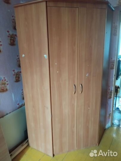 Угловой шкаф