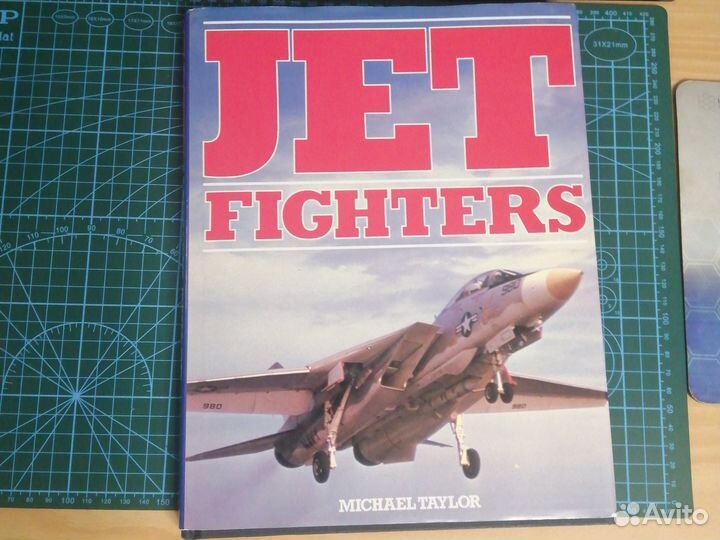 Книга Jet fighters. Michael Taylor