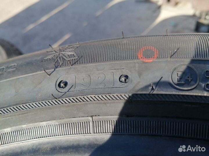 Triangle Trin PL02 235/45 R18 98V