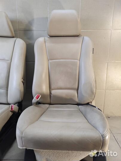 Сиденья комплект Subaru Tribeca WX 2008