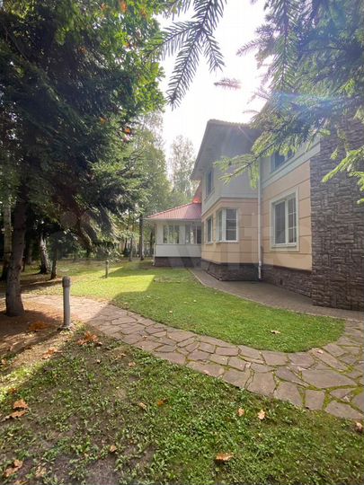 Коттедж 522 м² на участке 21,2 сот.