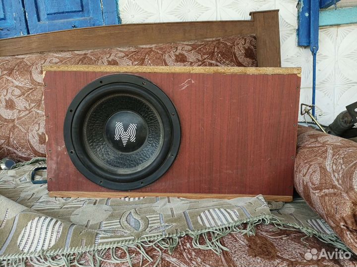 Сабвуфер Момо