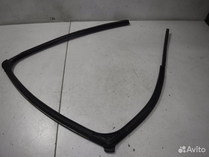 Уплотнитель стекла двери Mitsubishi ASX