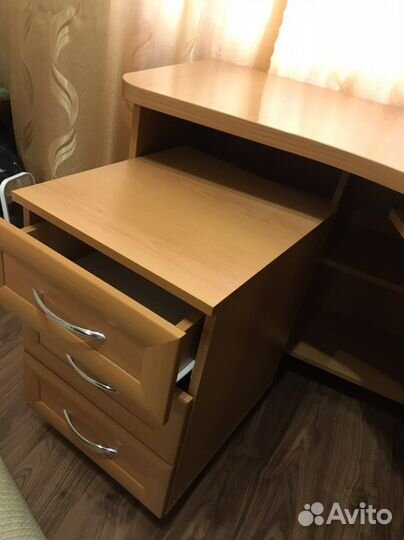 Продаеться компьютерный-письменный стол