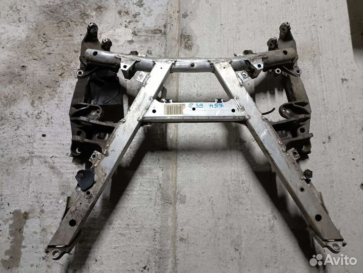 Балка передняя BMW e39 M57 2000