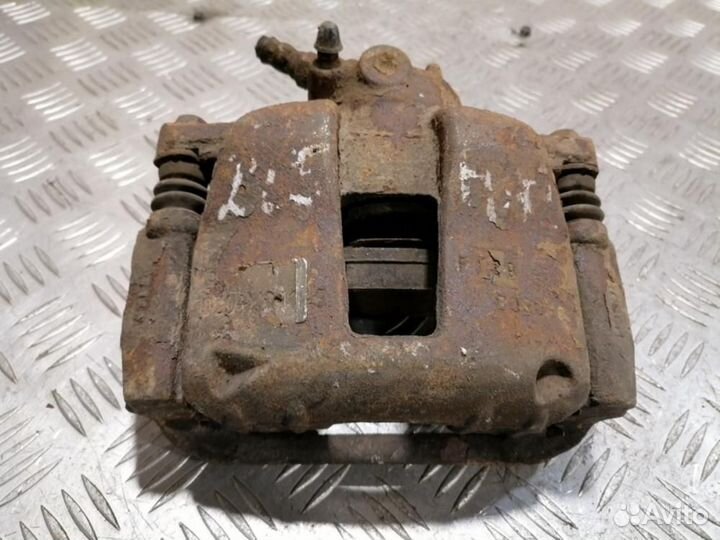 Суппорт передний правый Citroen Berlingo 2002-2012