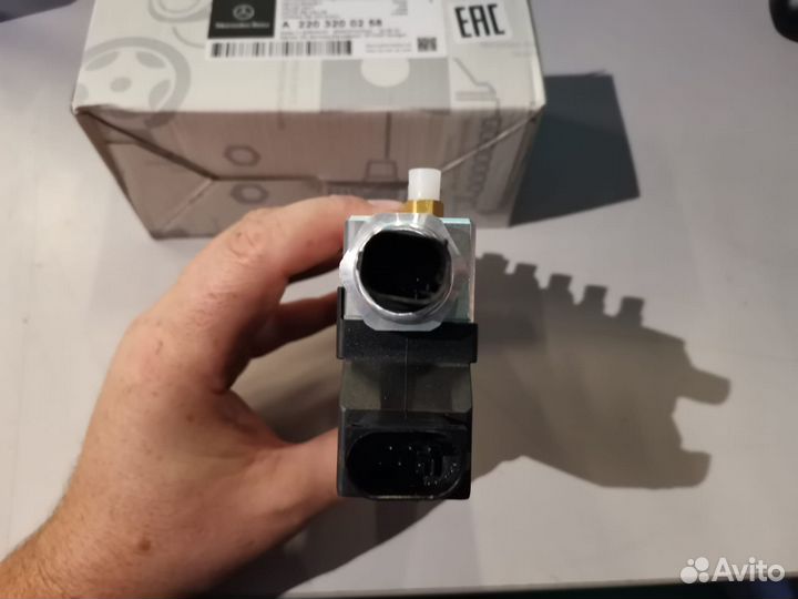 Блок клапанов пневмоподвески mercedes A2203200258