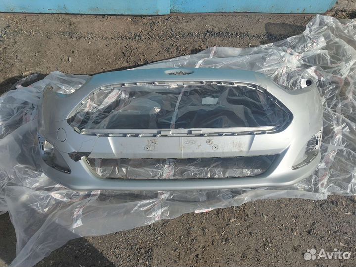 Передний бампер Ford Fiesta mk6 2015 оригинал