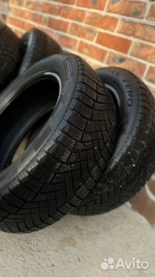 Pirelli Ice Zero 215/55 R17