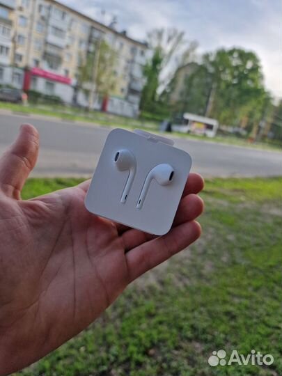 Проводные наушники Apple EarPods (Lightning) белый